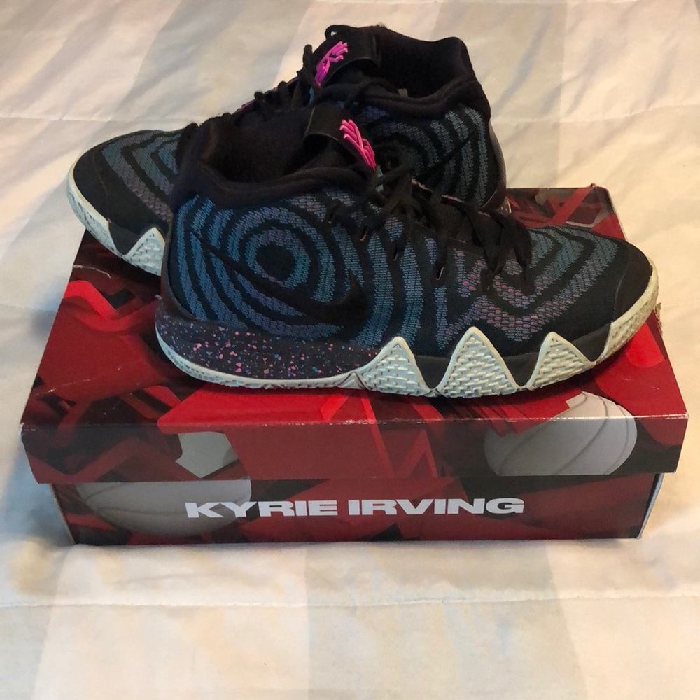 Boys Nike Kyrie 4